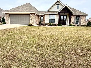 38 Copperfield Dr, Hattiesburg, MS 39402