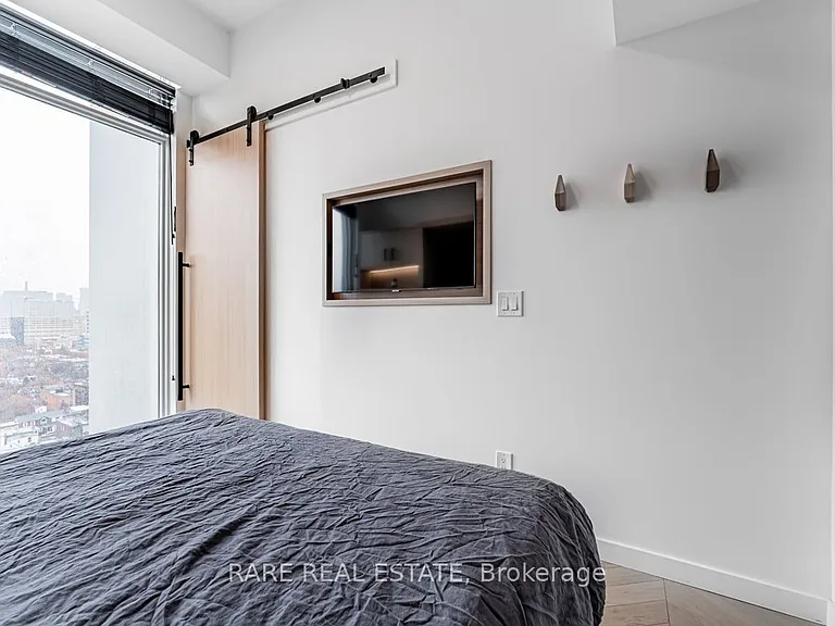 297 College St #Penthouse 5 — Photo 35