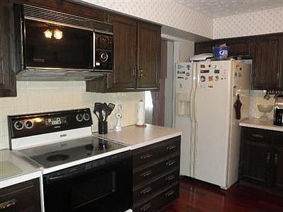 3rd image of 111 Wellsley Pl