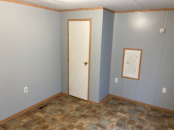 5th image of 506 Stratford Ln