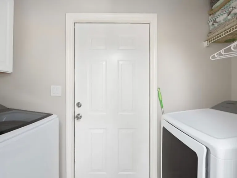 1270 Laura Ln — Photo 16