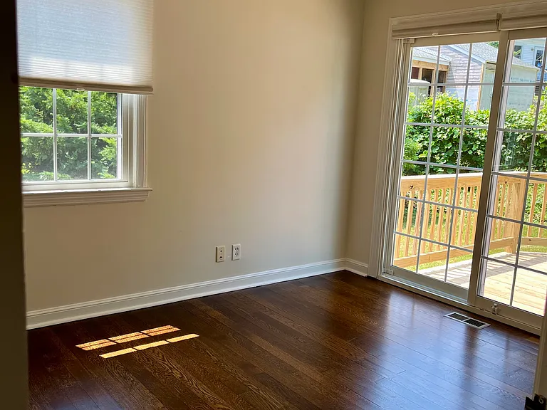 48 Spring Ln — Photo 15