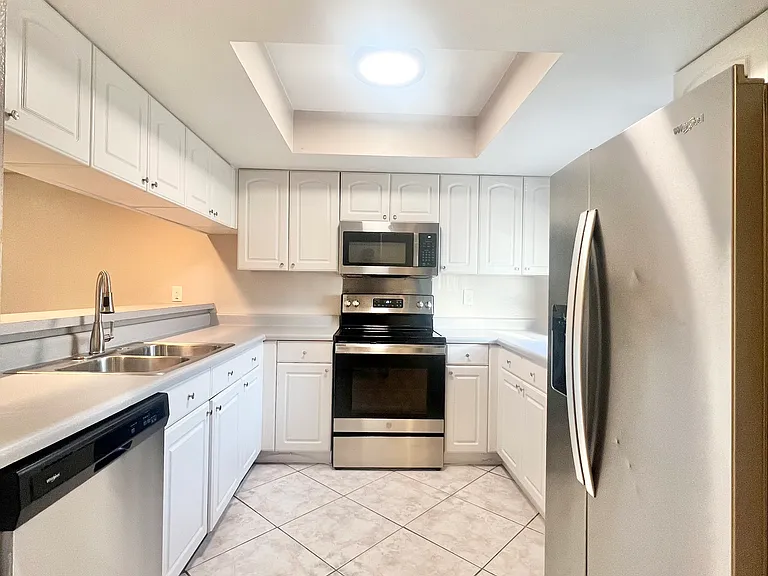 1713 Azalea Ct #C — Photo 2