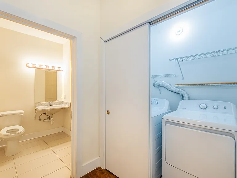 95 Montgomery St #404 — Photo 8