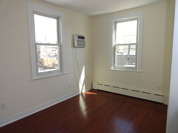 3rd image of 2121 41st St #2