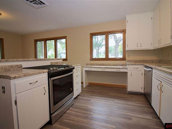 4th image of 219 E Skyline Ct
