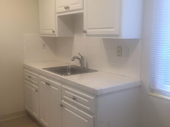 3rd image of 515 Lucerne Ave APT 1