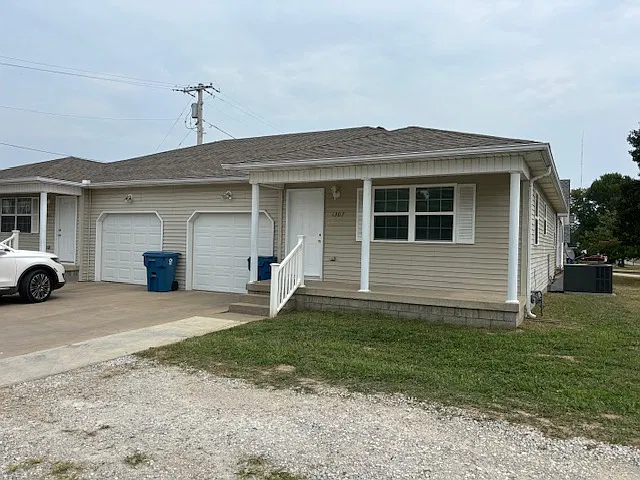 2 bed, 1000 sqft, $1,100 — Photo 2