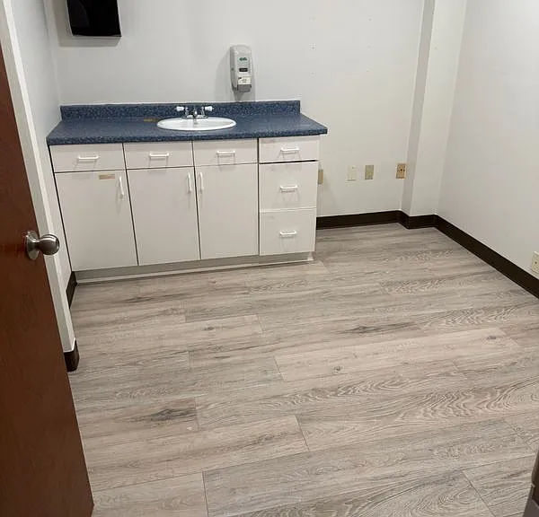 32 Central Ave — Photo 2