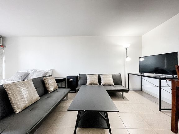 5th image of 824 Kinau St APT 1004
