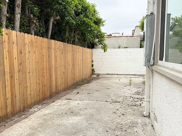 5907 Pickford St — Photo 31