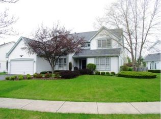 740 Warwick Ln, Lake Zurich, IL 60047