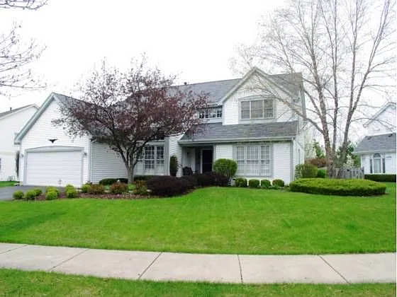 740 Warwick Ln photo 1