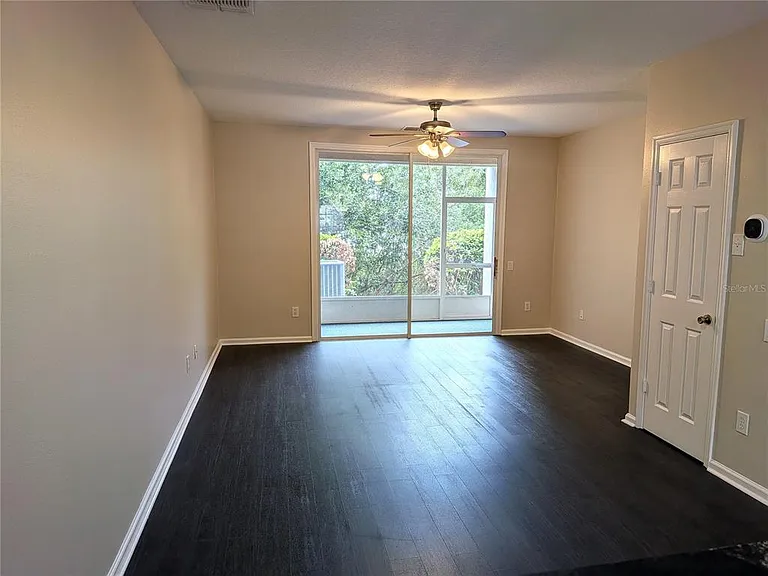 902 Vineland Pl — Photo 5