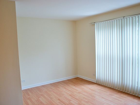2nd image of 5300 Carriageway Dr APT 313