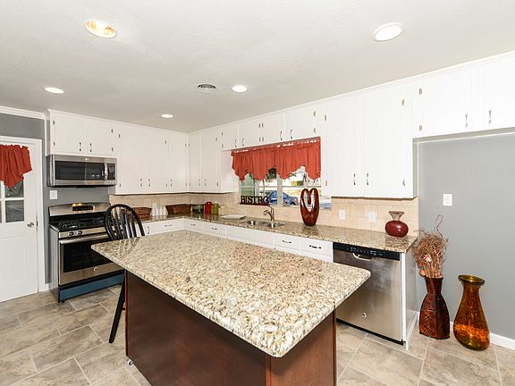 5th image of 354 Quentin Dr