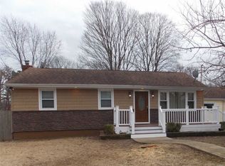 206 Woodmere St, Islip Terrace, NY 11752