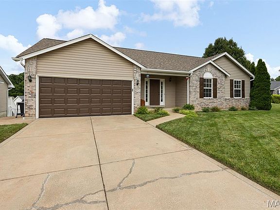 3rd image of 1447 Wood Haven Dr