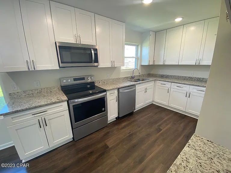 5917 Howard Rd — Photo 2