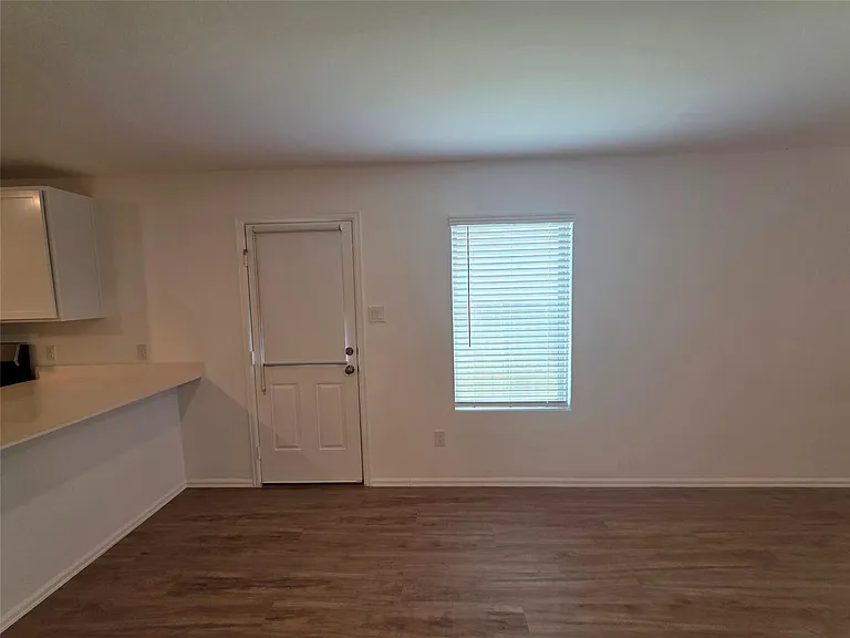 314 Riverwood Village Ln — Photo 6