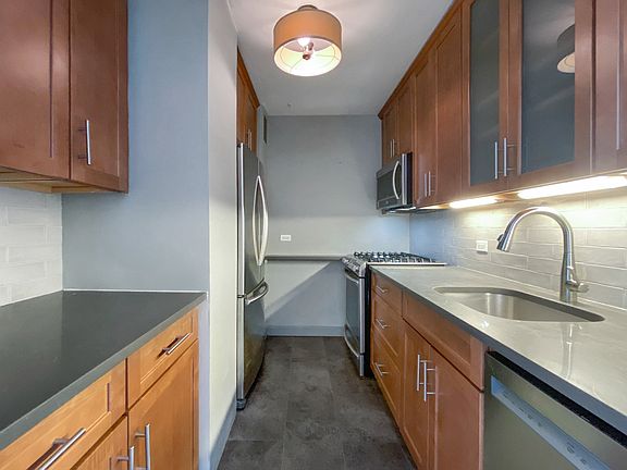 4th image of 330 E 33rd St APT 18P