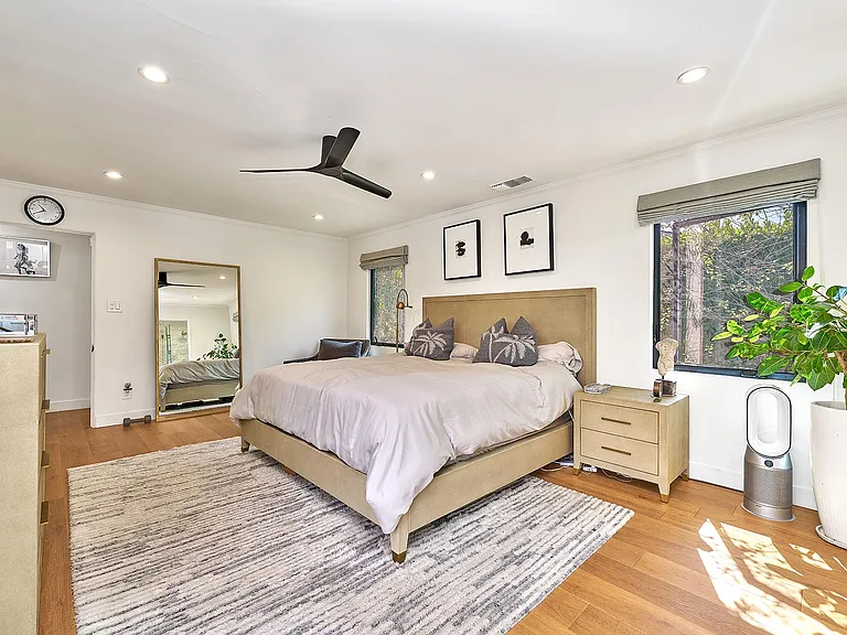 3435 S Bentley Ave — Photo 15