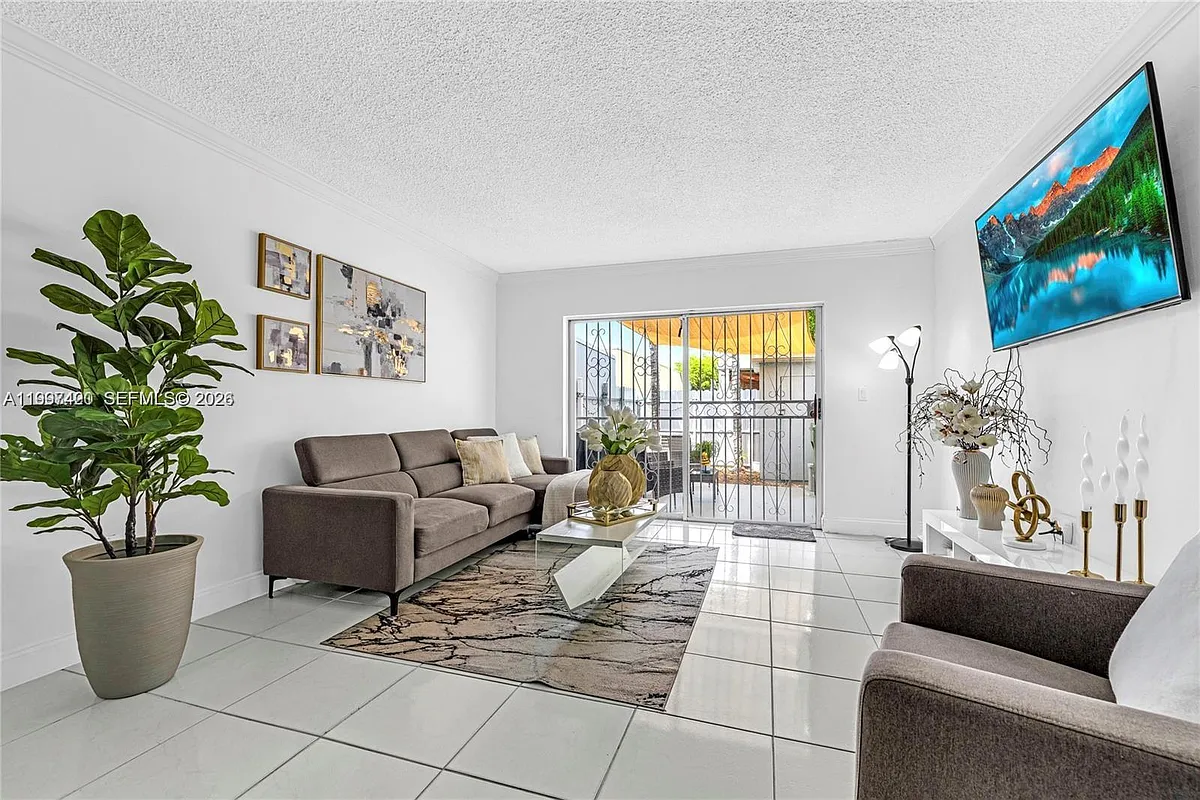 Building Photo - 1675 W 57th St #514