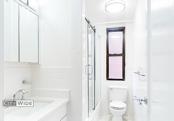 4th image of 137 E 38th St APT 7G