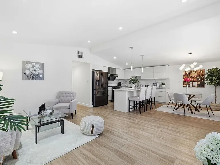1800 Seaview Dr — Photo 2