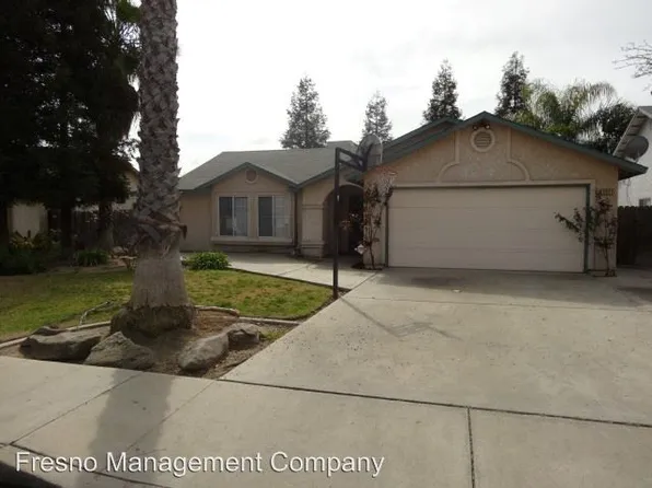 2627 Almond St, Selma, CA 93662
