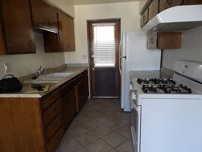 504 1/2 W Walnut Ave #A — Photo 4