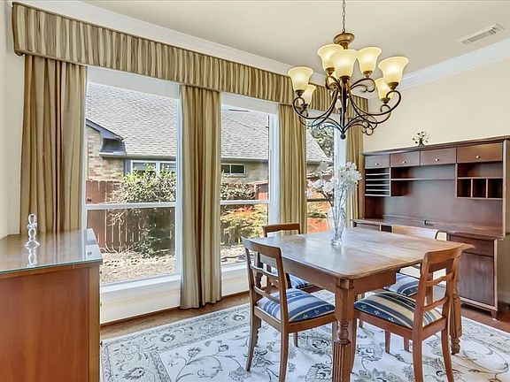 3rd image of 8206 Crescent Knolls Dr