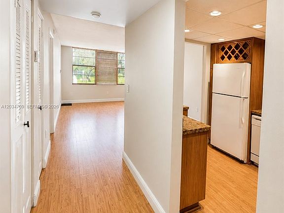2nd image of 900 Saint Charles Pl APT L6