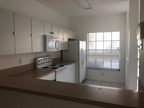 3rd image of 320 SW 120th Ave
