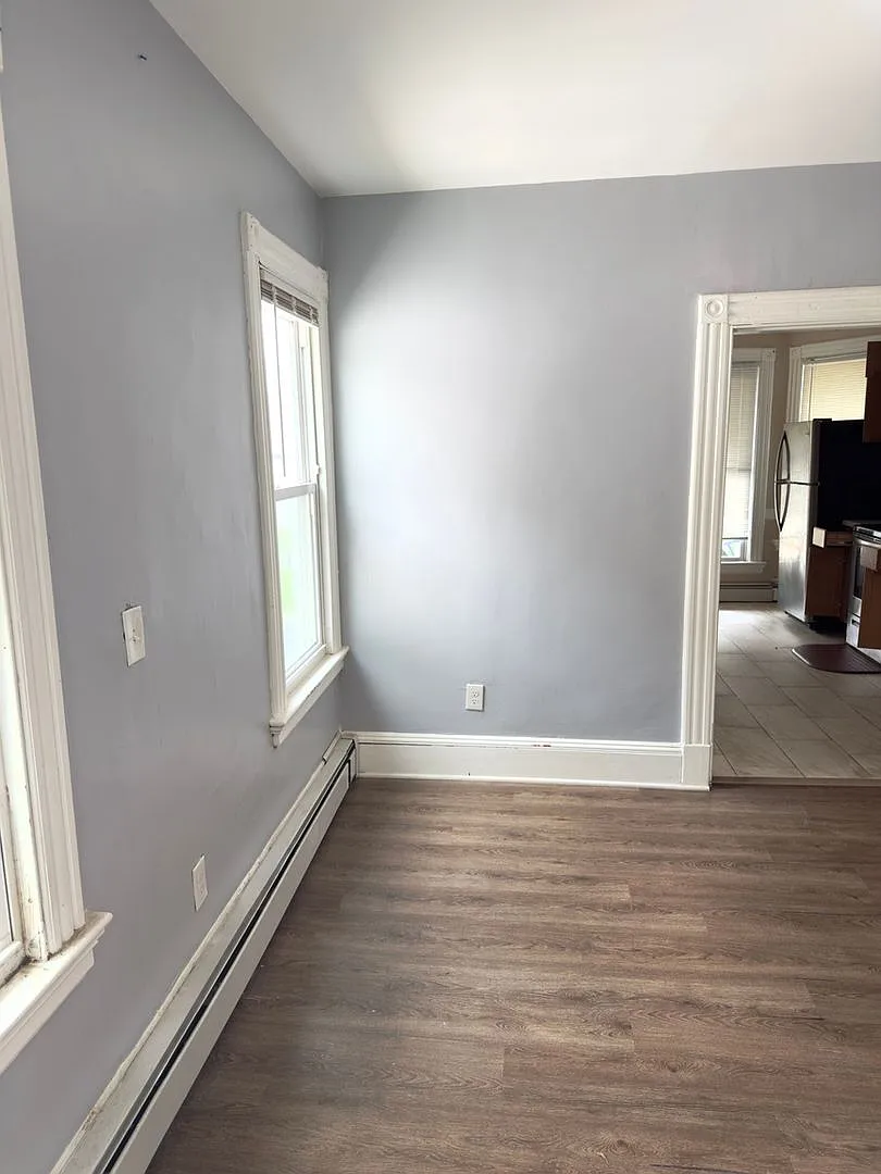 Spacious 2-Bedroom, 1-Bath Home in Hartford — Photo 4