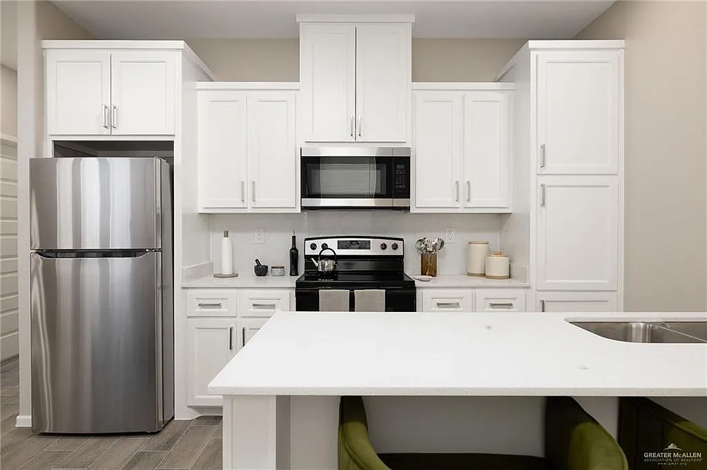 3 bed, 2.0 bath, 1118 sqft, $1,225 — Photo 2