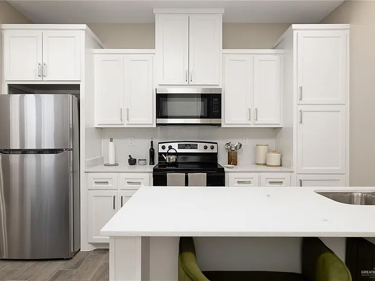 2504 E Harrison Ave #1 — Photo 2