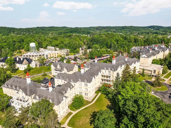 810 Cottageview Dr Suite 300, Traverse City, MI 49684