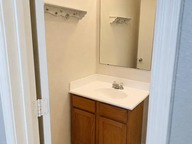 1518 Perennial Ln — Photo 12