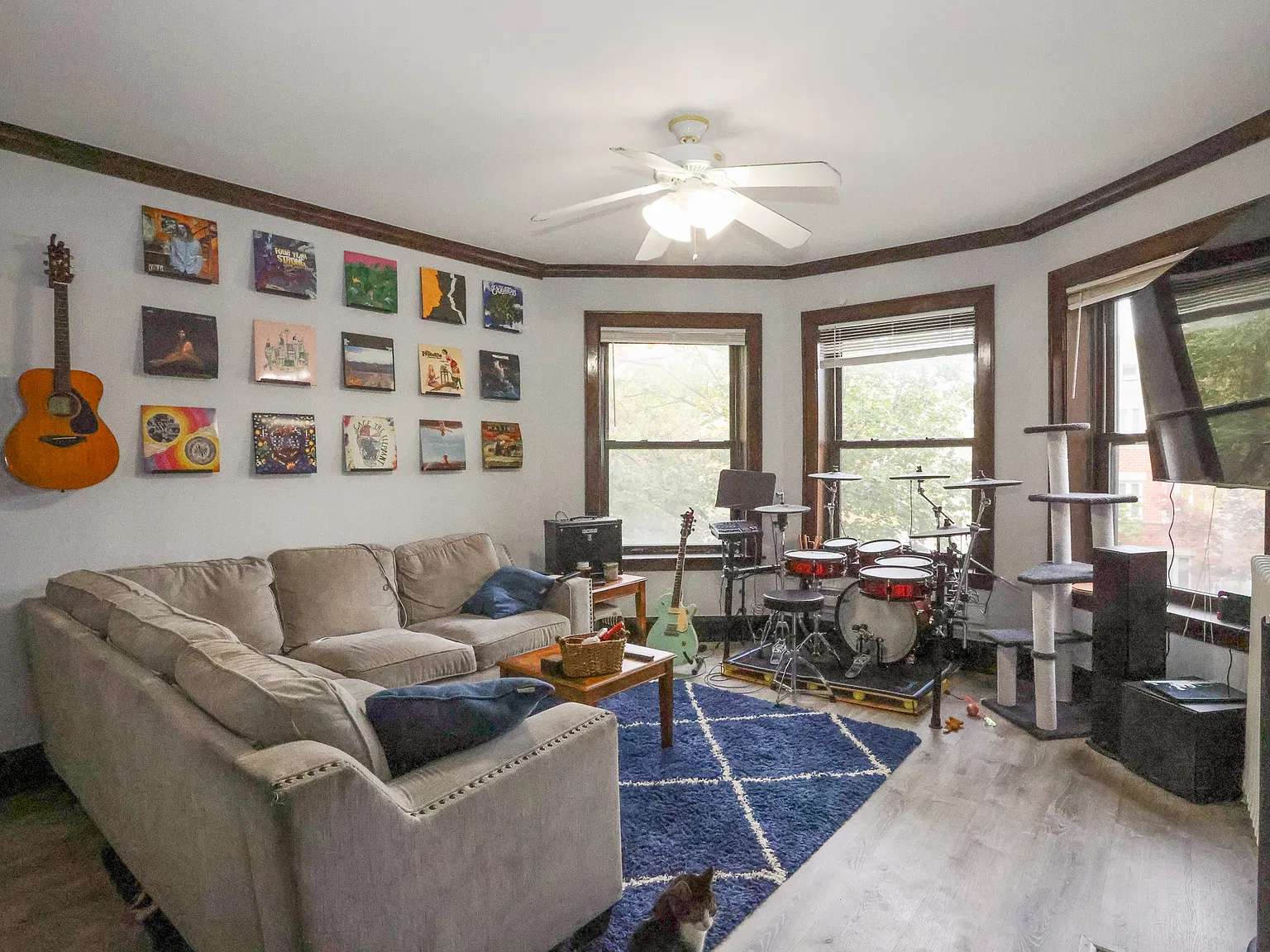 913 W Sheridan Rd — Photo 2