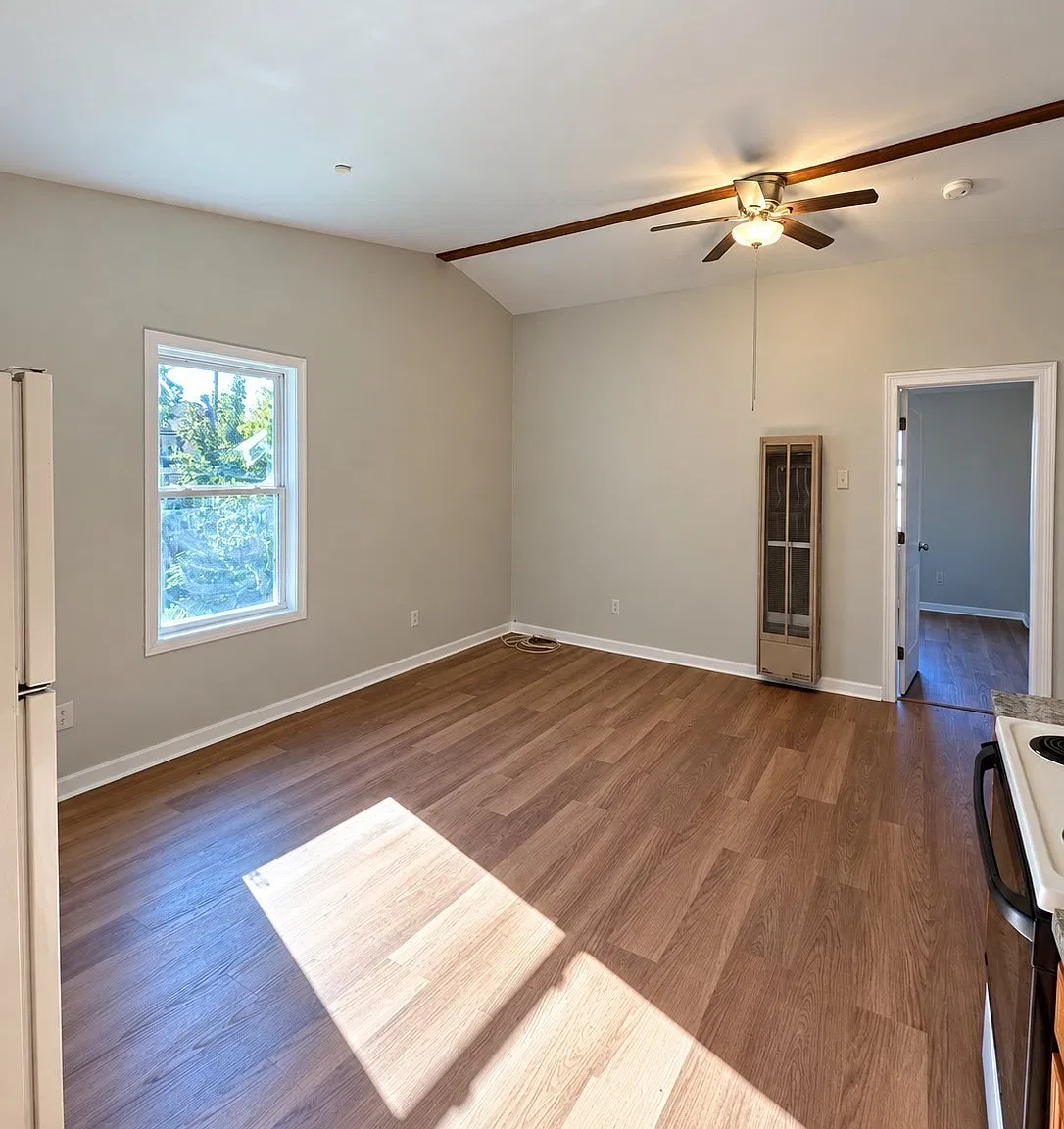 1 bed, 1.0 bath, 450 sqft, $1,100 — Photo 2