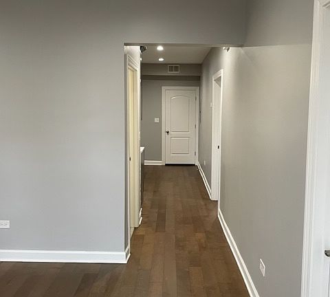 4th image of 2928 N Hamlin Ave Unit 2