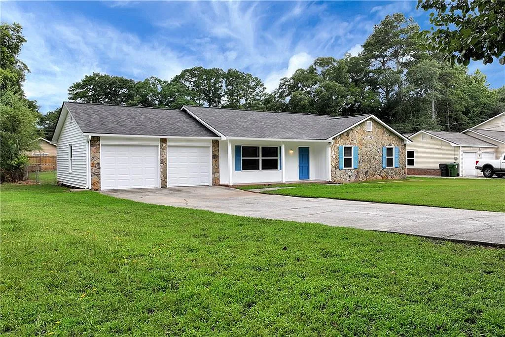 3 bed, 2.0 bath, 1396 sqft, $2,100 — Photo 3