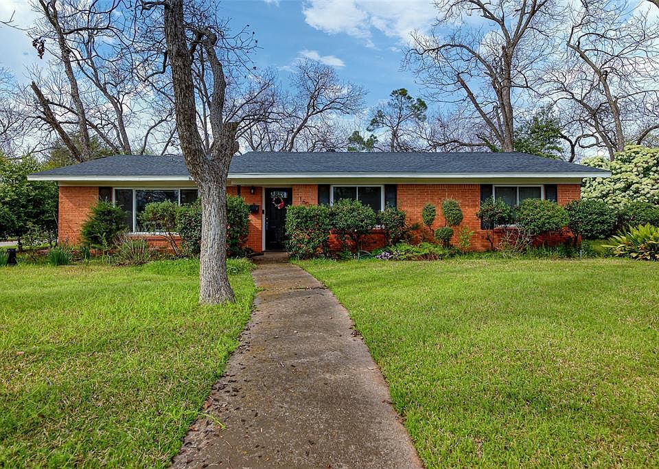 1st image of 1609 W Lovers Ln