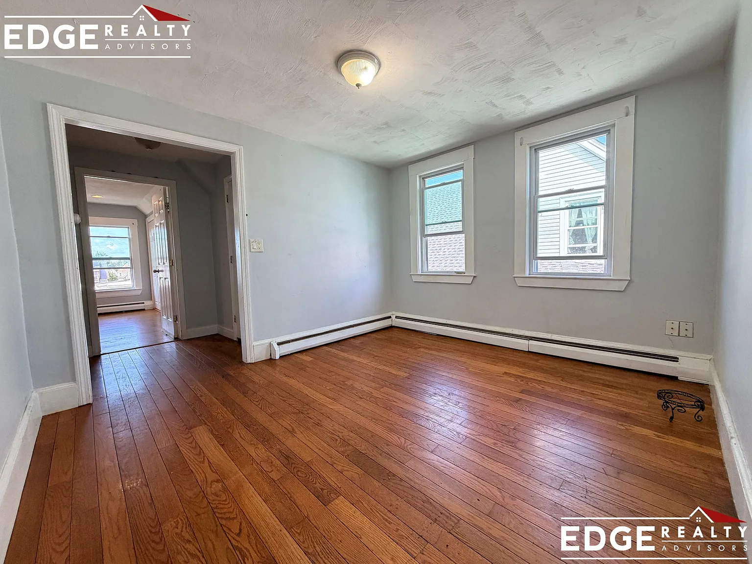 4 bed, 1.0 bath, 1100 sqft, $3,100 — Photo 1