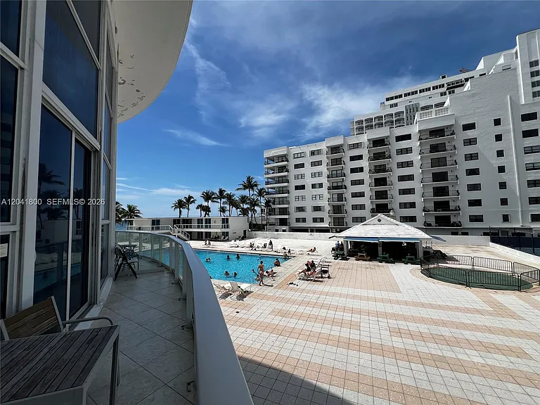 5445 Collins Ave #L3 — Photo 2