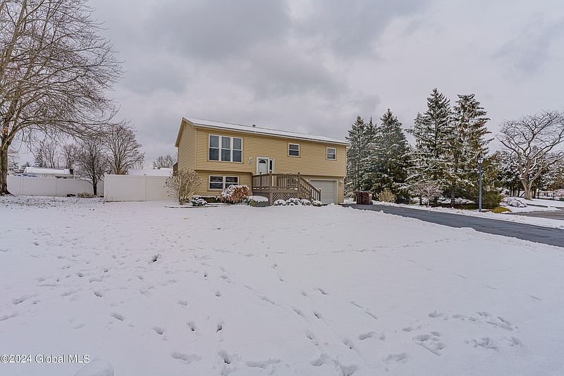 2nd image of 265 Kings Court
