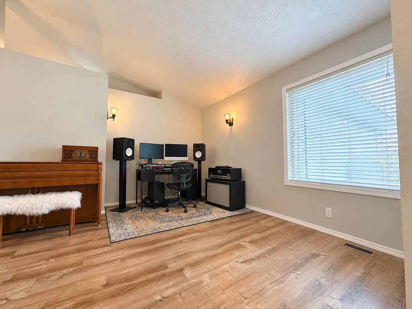 3 bed, 1416 sqft, $2,450 — Photo 4