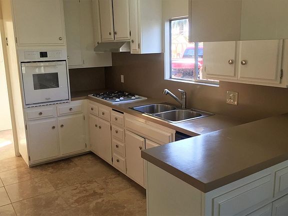 3rd image of 268 Esther St