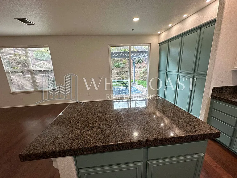 820 Silver Dr — Photo 5